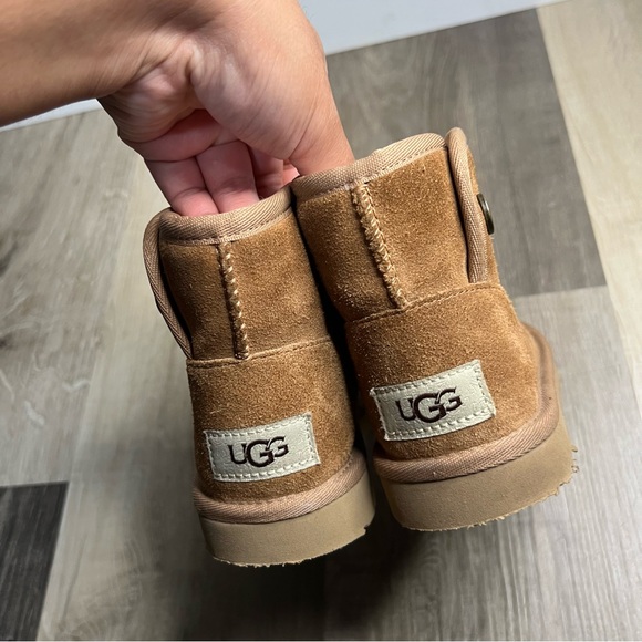 UGG Jona Boots Kids Size 11 Youth - Picture 5 of 13